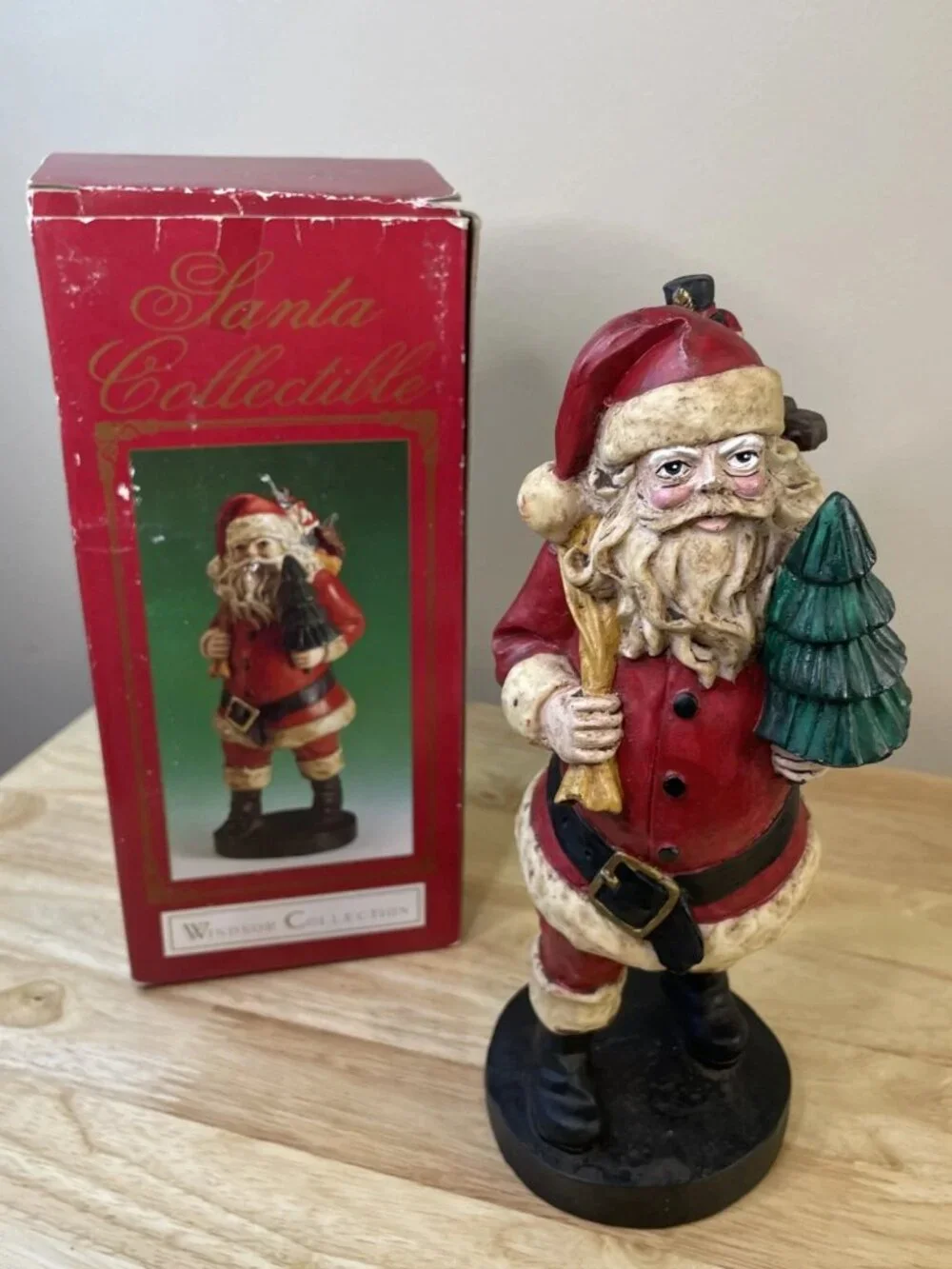 Vintage Windsor Collection Santa Claus Figurine Resin Christmas Decor w/ Box